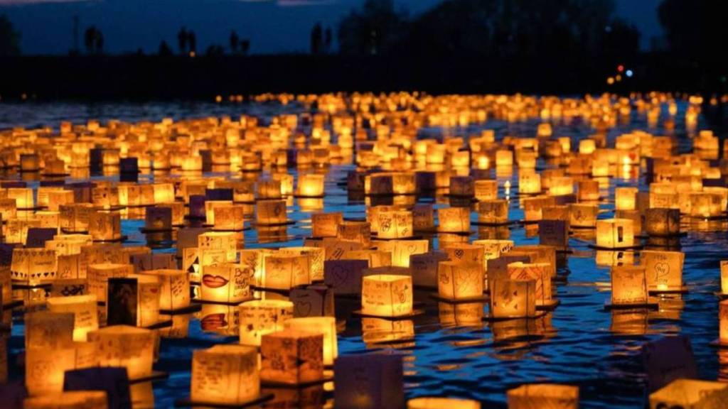 Ça ressemble à la Thaïlande mais c&rsquo;est en plein cœur de Paris – pour une soirée unique, un festival de plus de mille lanternes flottantes illuminera l&rsquo;un des plus beaux lacs de la capitale