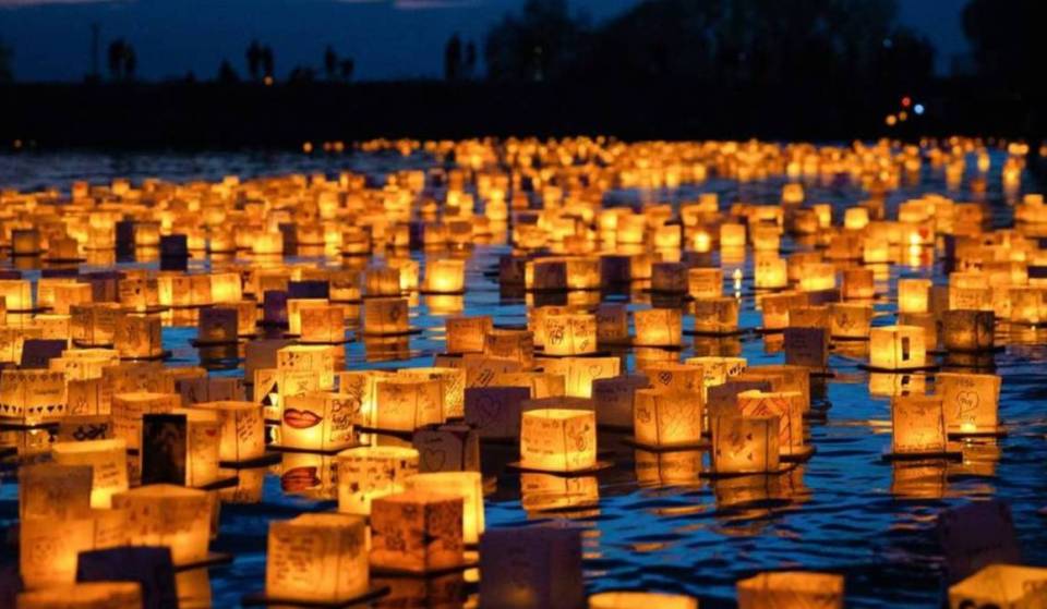 Ça ressemble à la Thaïlande mais c&rsquo;est en plein cœur de Paris – pour une soirée unique, un festival de plus de mille lanternes flottantes illuminera l&rsquo;un des plus beaux parcs de la capitale