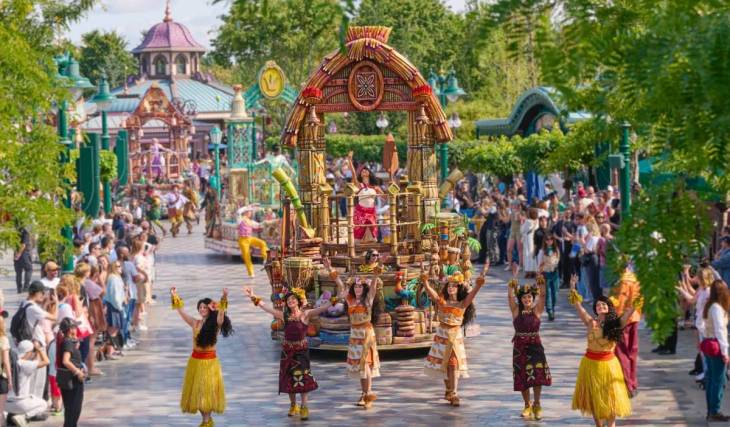 Neuigkeit: Disneyland Paris präsentiert die „Cavalcade der Disney-Prinzessinnen“, ein neues immersives und interaktives Abenteuer mit Rapunzel, Moana, Raya und Tiana, das diesen Sommer die ganze Familie begeistern wird