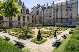 In the Marais, this medieval mansion hides a magnificent French garden that’s free to visit, and many people walk right past it without even realizing it