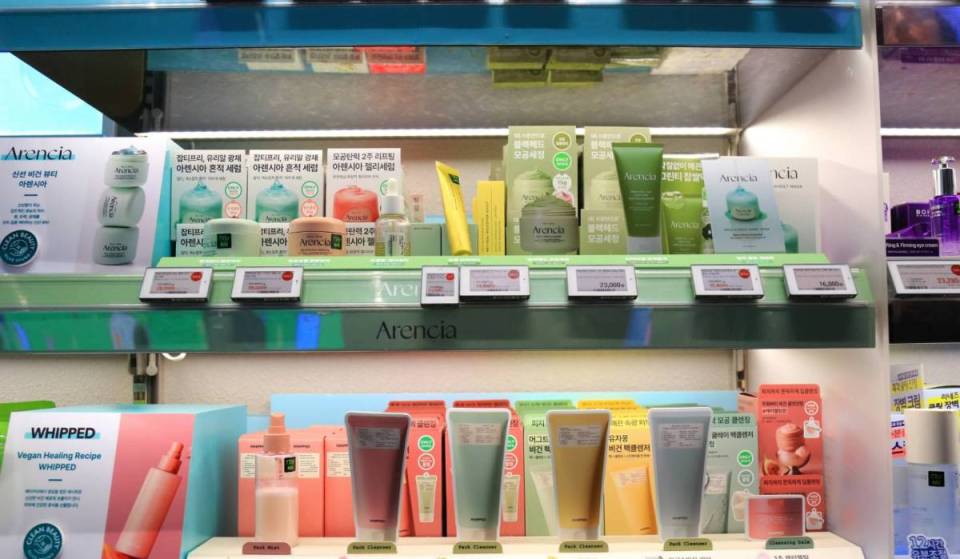 « Plus de 1 200 produits sur deux étages » À Paris, cette boutique de K-Beauty de 400 m² est la plus grande d’Europe, et elle vient tout juste d’ouvrir