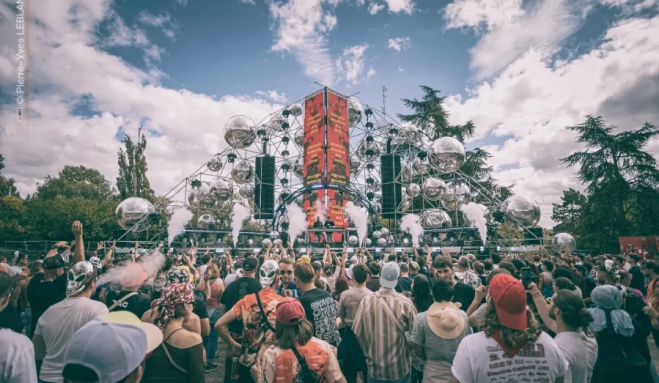 Une île à seulement 20 minutes de Paris accueille un festival techno en open air avec 4 scènes et 30 artistes au mois de septembre