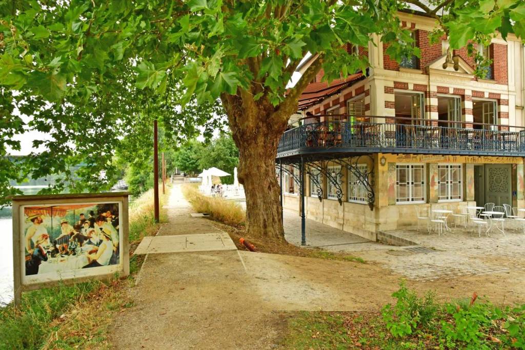 À seulement 15 minutes de Paris en RER A, cet îlot verdoyant bordé par la Seine où peignait Renoir abrite l&rsquo;un des hauts lieux bucoliques les plus préservés d&rsquo;Île-de-France