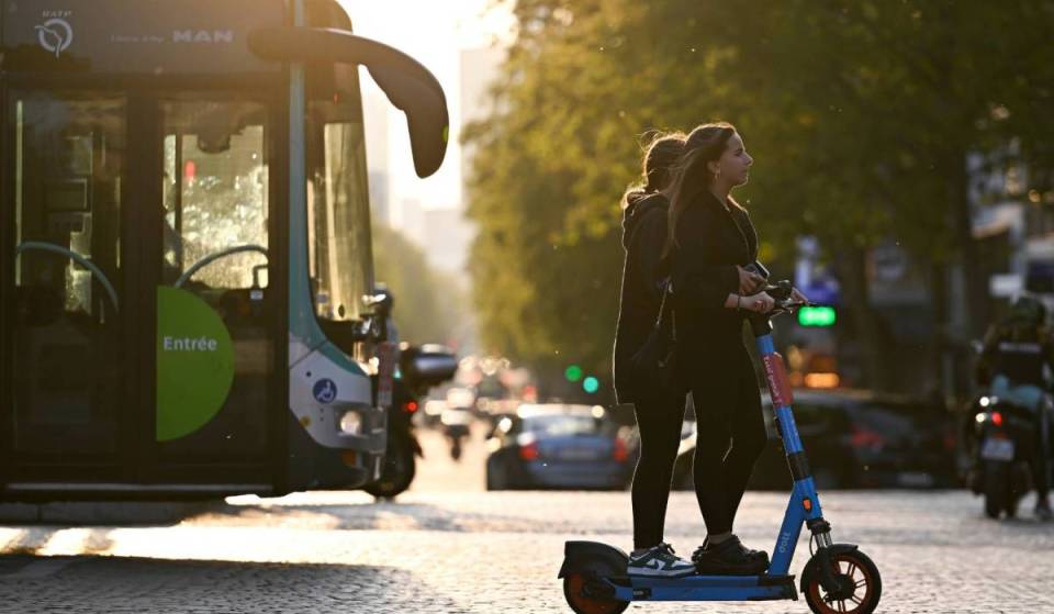 „Bis zu 170 Euro Bußgeld“ Fährst du mit dem E-Scooter? Diese beiden Ausrüstungsgegenstände sind ab sofort in Paris Pflicht