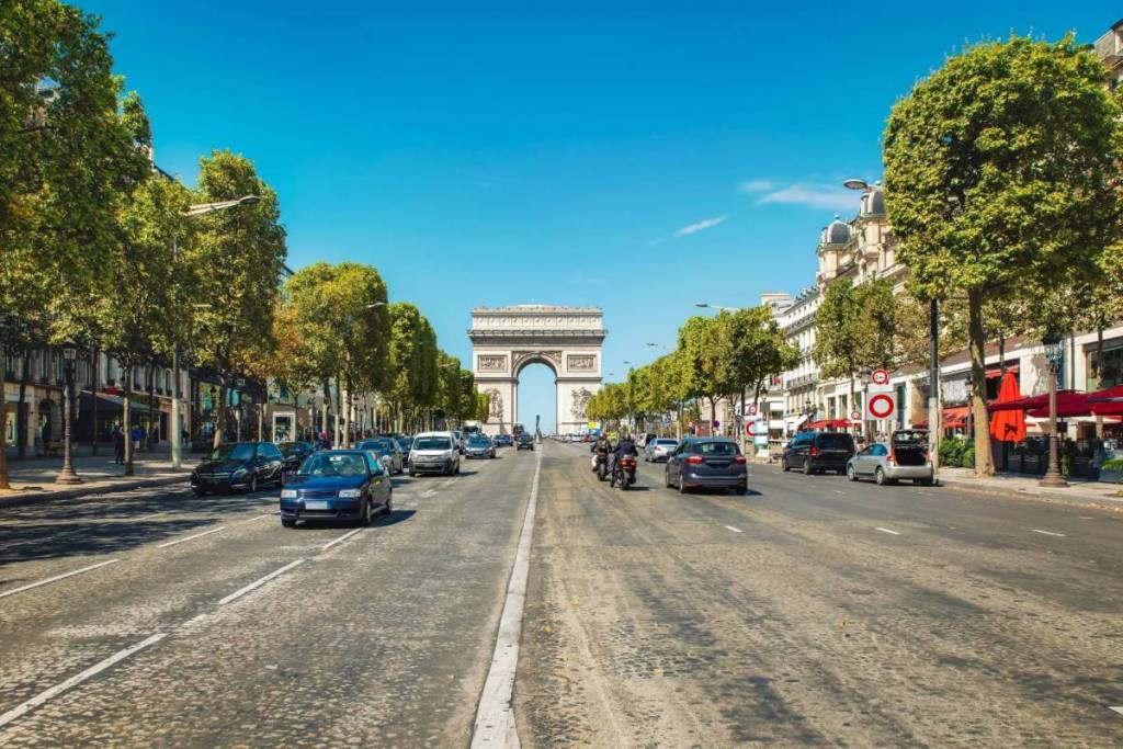 « C’est historique » : pour la première fois, le pape donnera une messe totalement gratuite et ouverte à tous entre les Champs-Élysées et la place de la Concorde