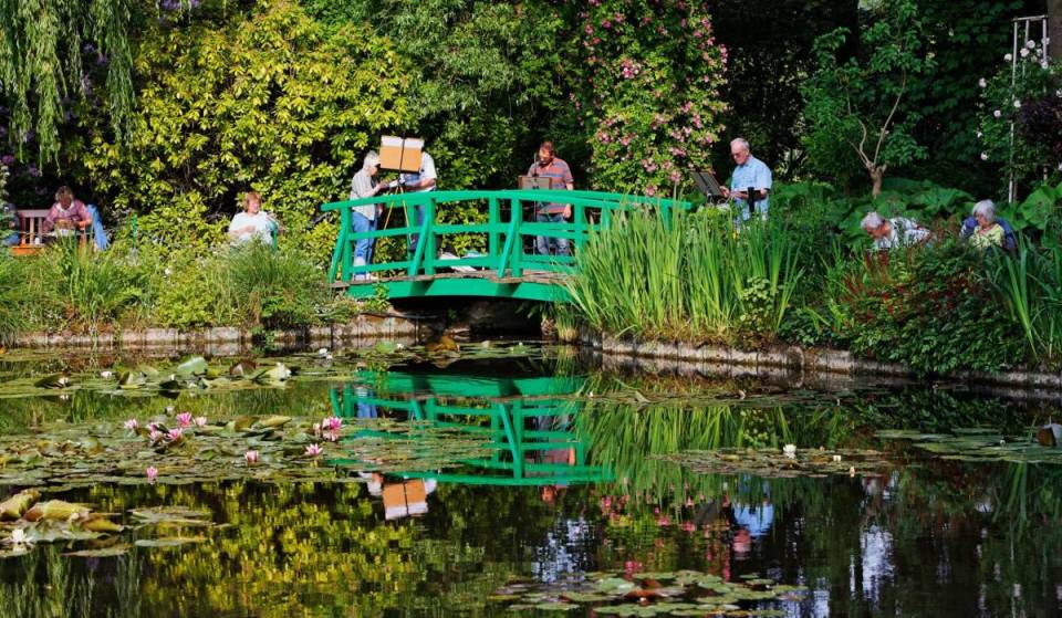 Centenaire de la mort de Monet : à Giverny, cet artiste métamorphose le temple de l&rsquo;impressionnisme avec une installation artistique inédite