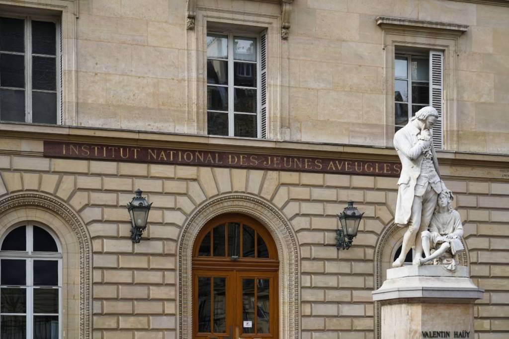 Fassade des INJA-Gebäudes in Paris