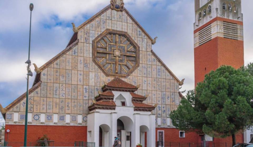A pagoda, a minaret, and 200 m² of stained-glass windows: this astonishing Art Deco church is tucked away just outside Paris