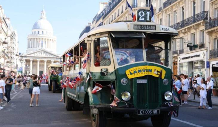 1,000 extras, open-air dance halls, and musketeer battles: the Fête de Paris returns this weekend—free of charge
