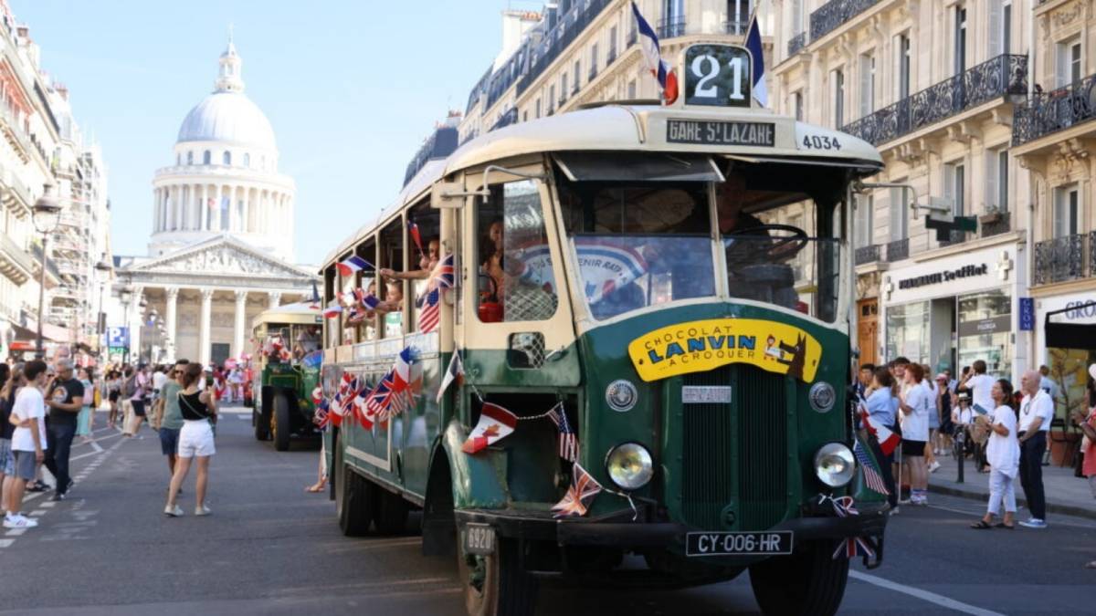 1,000 extras, open-air dance halls, and musketeer battles: the Fête de Paris returns this weekend—free of charge