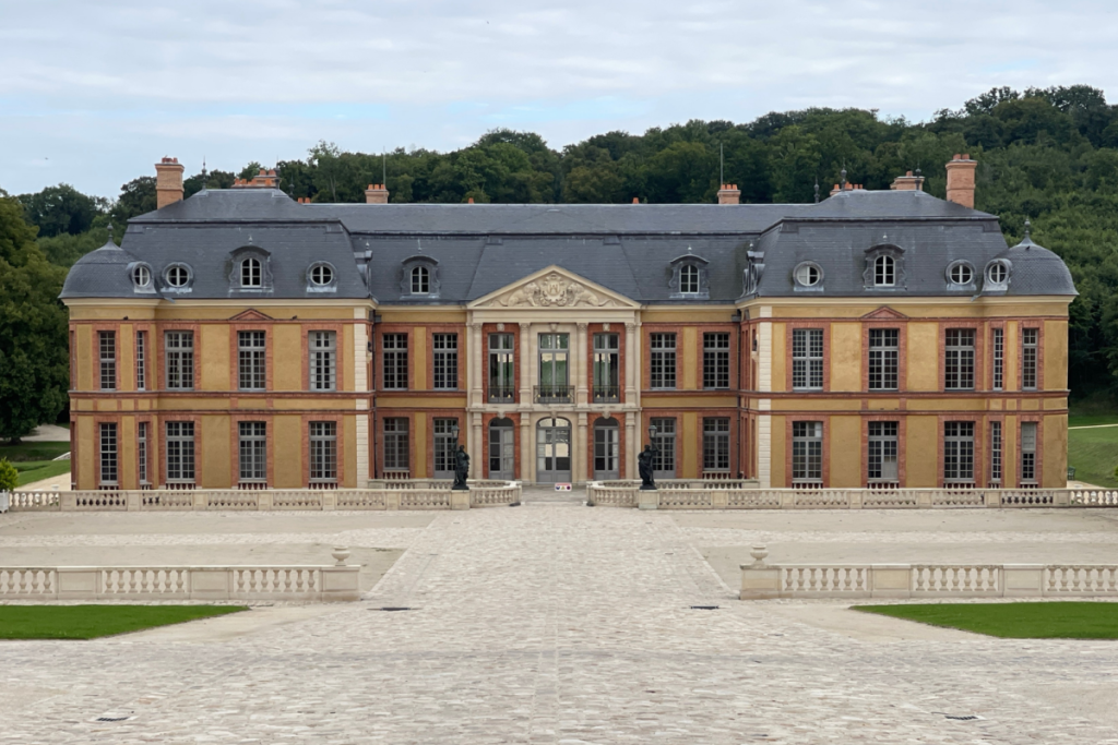 In the heart of the Chevreuse Valley, this magnificent estate—just one hour from Paris—is hosting a grand 18th-century masquerade ball