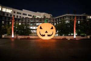 Halloween in Paris: Der „Parc de l’Étrange“ kehrt in den Parc André-Citroën zurück – mit einem doppelt so großen Parcours