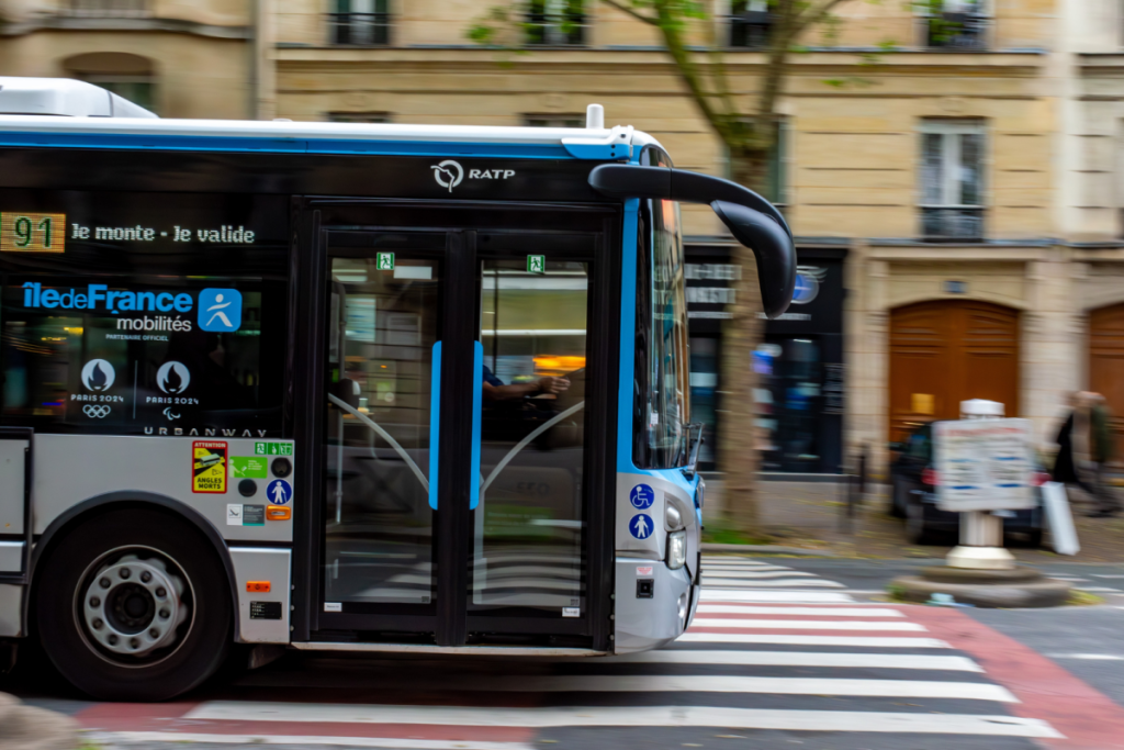 Pass Navigo Easy: Warum könnten Nutzer der Pariser Busse bald mehr für ihre Fahrkarten bezahlen?