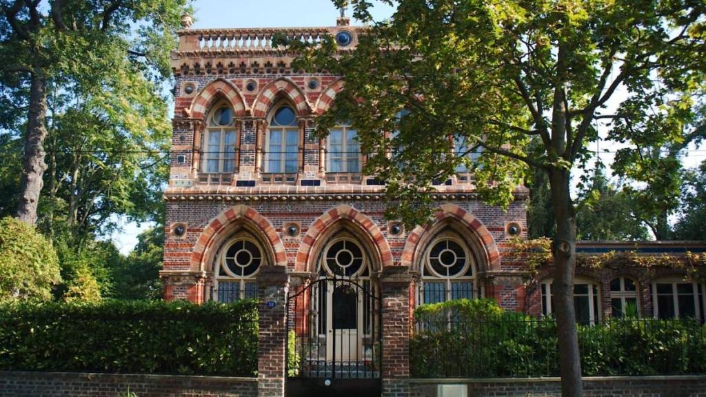 Doulton House