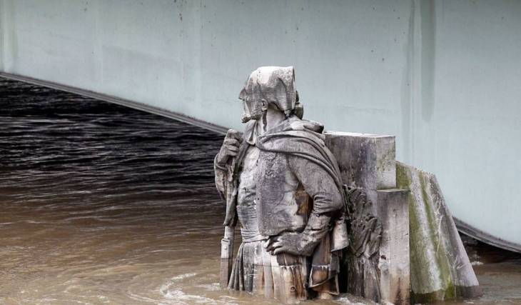 Seit 1856 wird diese Steinstatue zum Star von Paris, sobald die Seine steigt