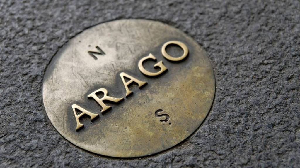 Arago medallion