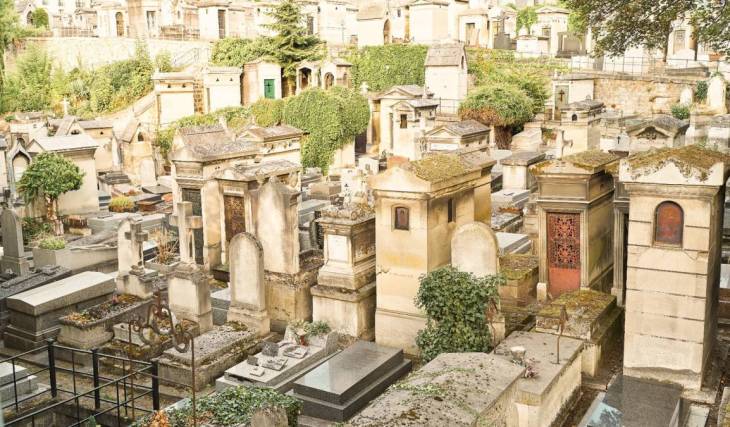 Der Père-Lachaise birgt weit mehr als nur Prominente: Geistergeschichten und Legenden… 5 seltsame Geschichten, die du vor deinem Besuch kennen solltest