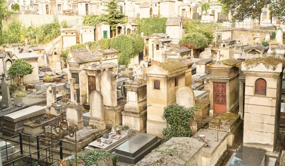 Père-Lachaise hides much more than just celebrities: ghost stories and legends… 5 strange stories to know before your visit