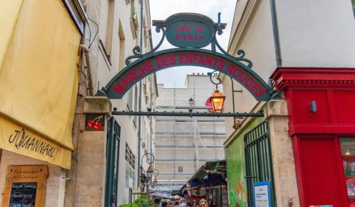 Ein heftiger Brand verwüstet den Marché des Enfants Rouges, die älteste Markthalle von Paris