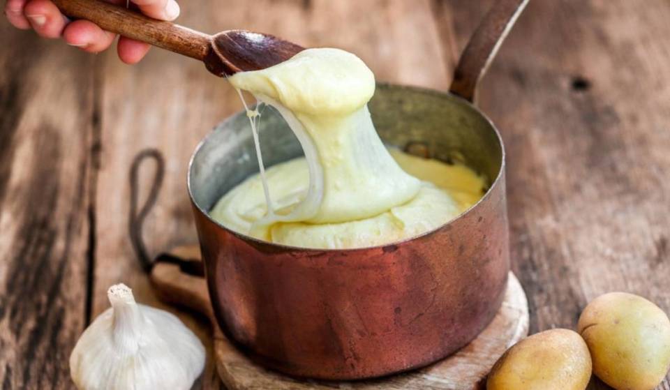 All-you-can-eat aligot and sausage, 6,000 guests, and two days of festivities: this giant banquet is just a few hours from Paris