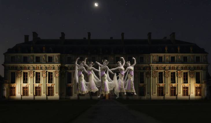 À 10 minutes de Paris, 15 installations lumineuses transforment un château de 800 ans en parcours nocturne 
