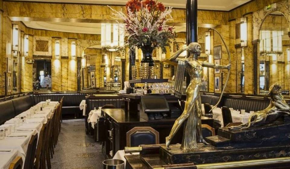 After a fire, this century-old Art Deco brasserie across from the Stock Exchange has reopened its doors in Paris
