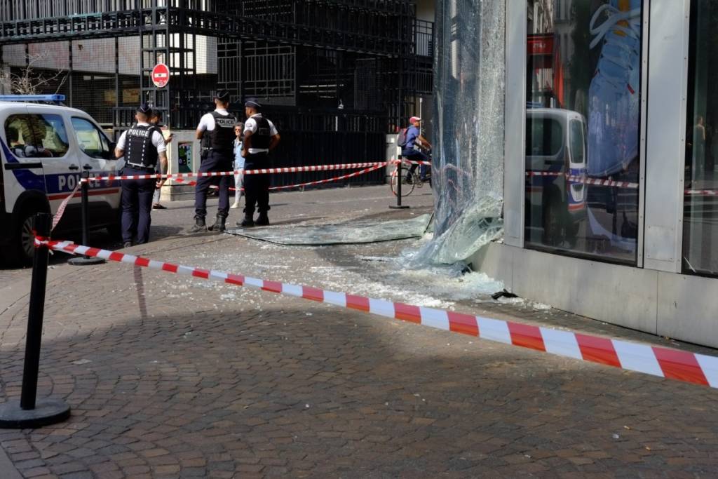 October 17 Protests: How Can We Help Affected Shop Owners in Paris?