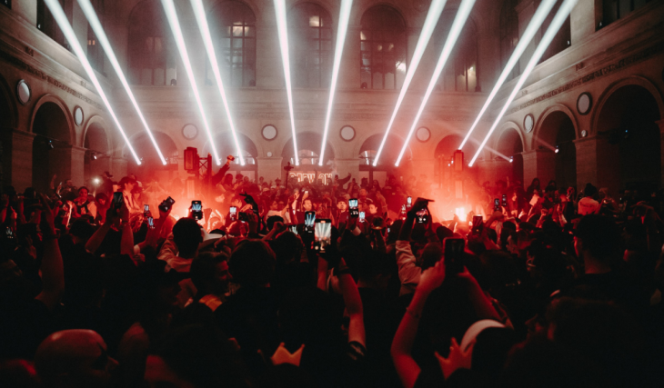 Le Palais Brongniart en plein coeur de Paris se transforme pour le week end d’Halloween en temple de la fête avec deux soirées absolument exceptionnelles