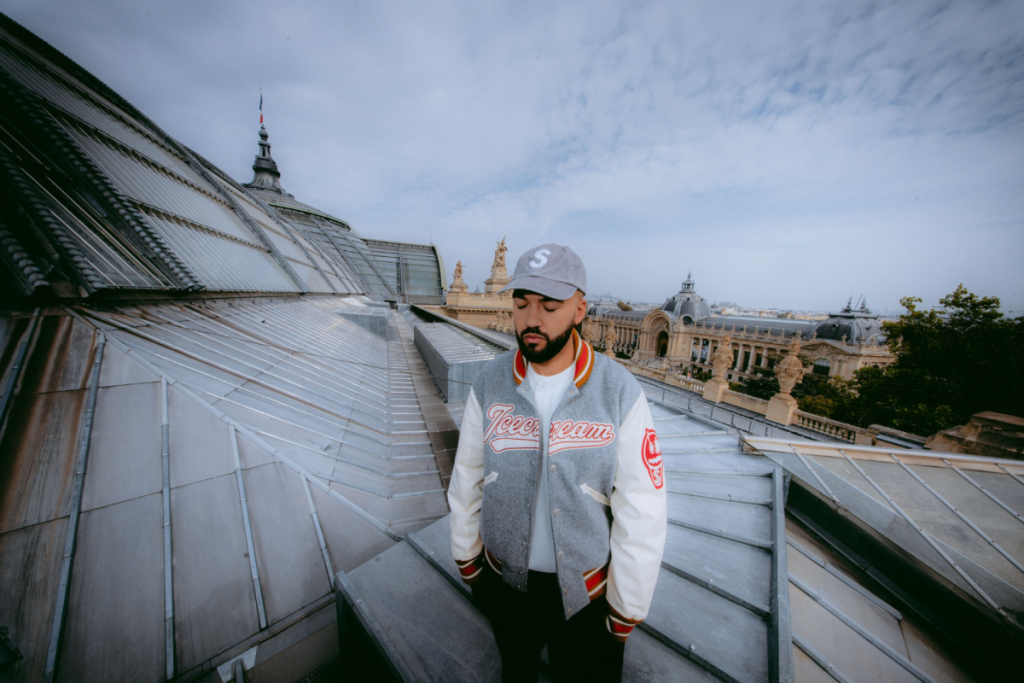 « Il y a quelque chose de très hip-hop dans la forme même de l&rsquo;exposition » : le rappeur Oli dévoile son Musée imaginaire de 1000 m² au Grand Palais avec 150 œuvres