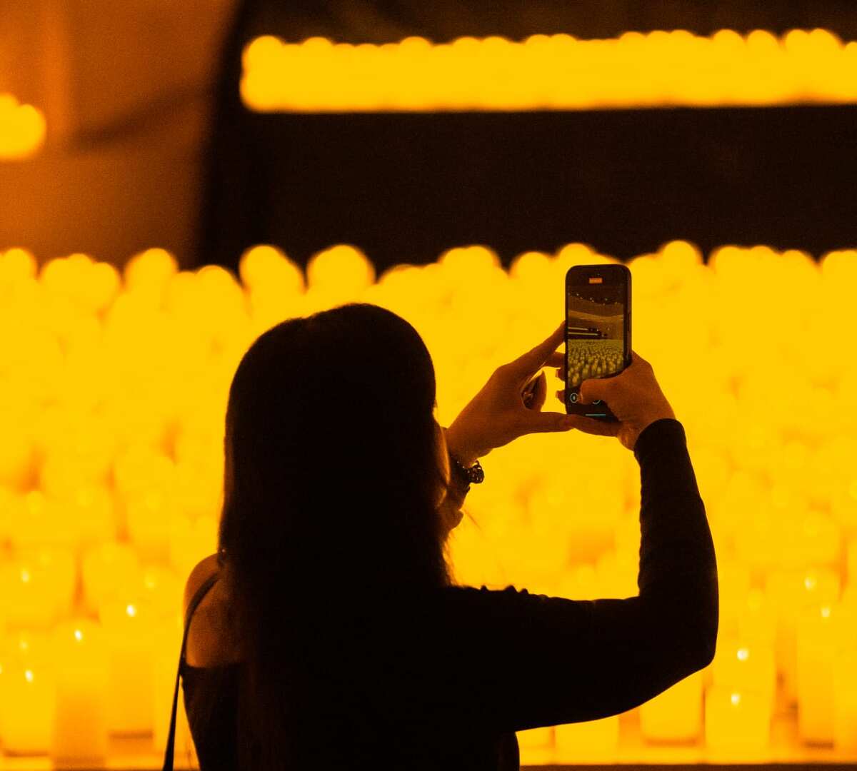De Coldplay a Senhor dos Anéis: a experiência sensorial à luz de velas que virou fenômeno em POA