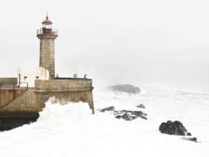 O distrito do Porto está sob aviso amarelo para sexta-feira: durante 12 horas, as ondas podem chegar aos 5 metros