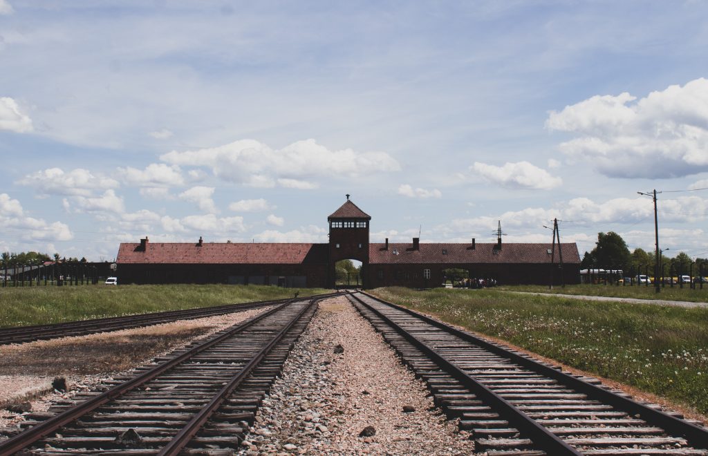Sugestões filmes, séries e livros Holocausto