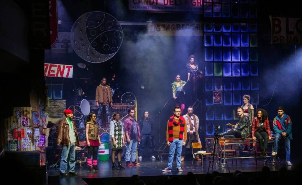 famoso musical da broadway rent no porto