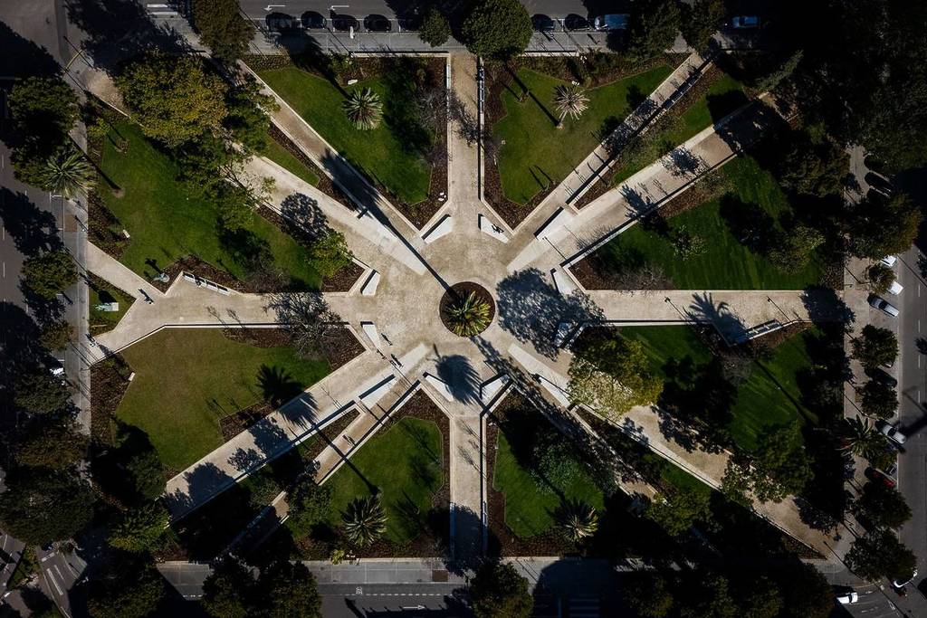 O jardim Teófilo de Braga, na Praça da República, aparece agora de cara lavada