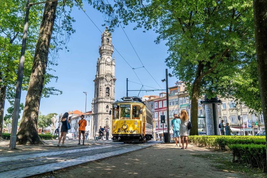 Teatro, dinossauros luminosos, exposições e musicais: tudo aquilo que podes fazer no Grande Porto (de 14 a 16 de novembro)