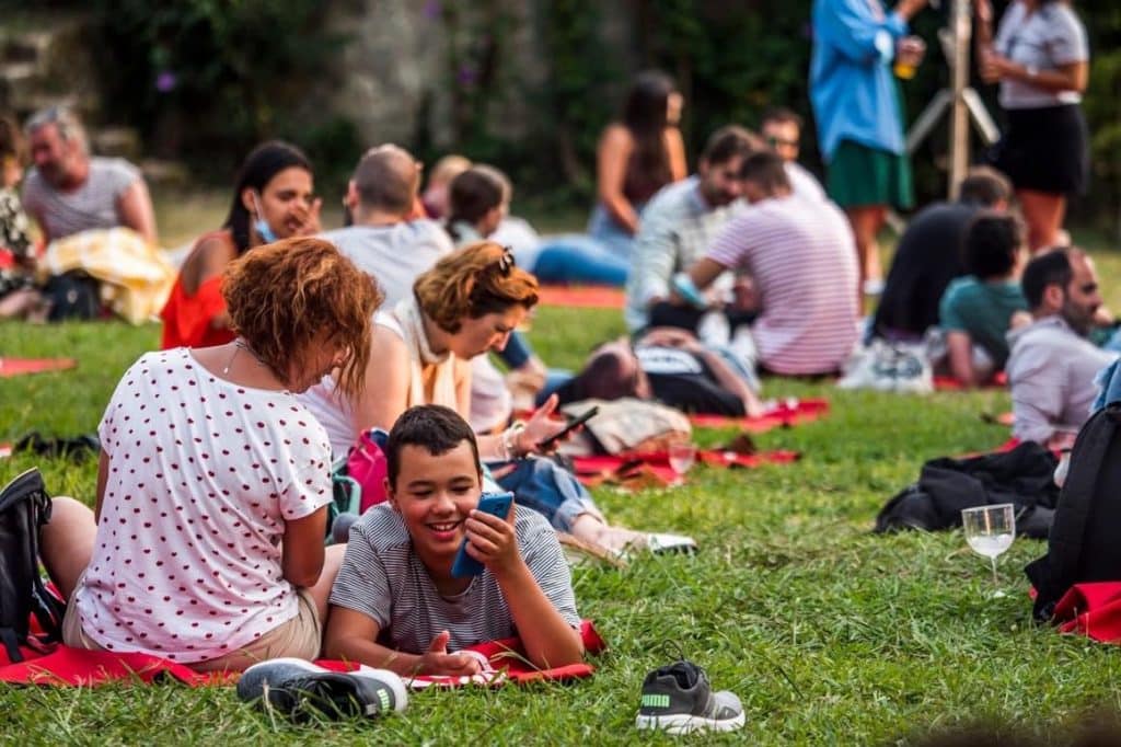 A 7ª edição do Piquenique Dançante sobre a Relva está de volta aos Jardins da Casa Taít