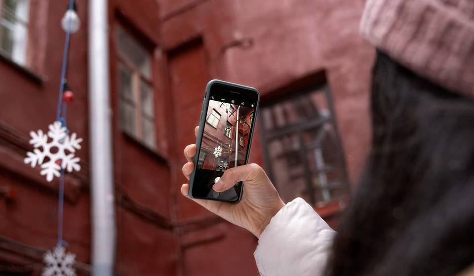 Esquece os filtros: este roteiro mágico pelo Porto revela onde tirar as fotos de Natal mais deslumbrantes deste ano