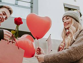Há concertos à luz de centenas de velas e jantares românticos no Porto: os planos para este Dia dos Namorados