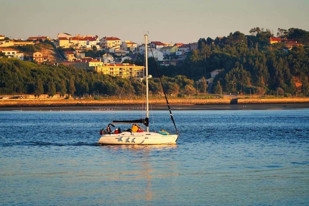 Passeios de barco no rio Douro é uma das melhores experiências para fazer no Porto durante o verão