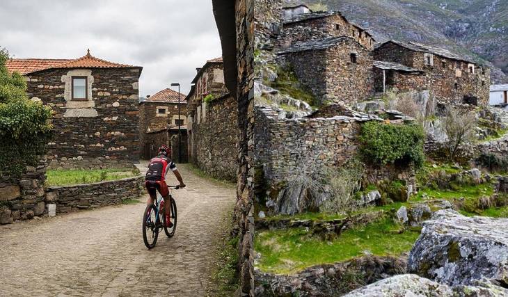 De aldeias do xisto a refúgios desabitados: lugares (quase) ‘secretos’ que respiram bucolismo até cerca de 1 hora do Porto