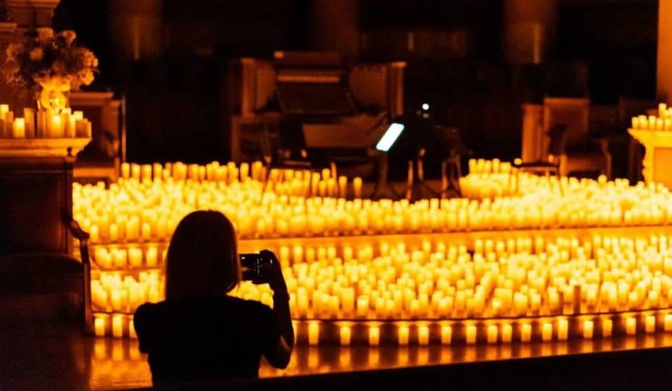El fenómeno que ya ha conquistado a miles de personas en Oporto ilumina lugares históricos con el resplandor de miles de velas: «Un ambiente inigualable»
