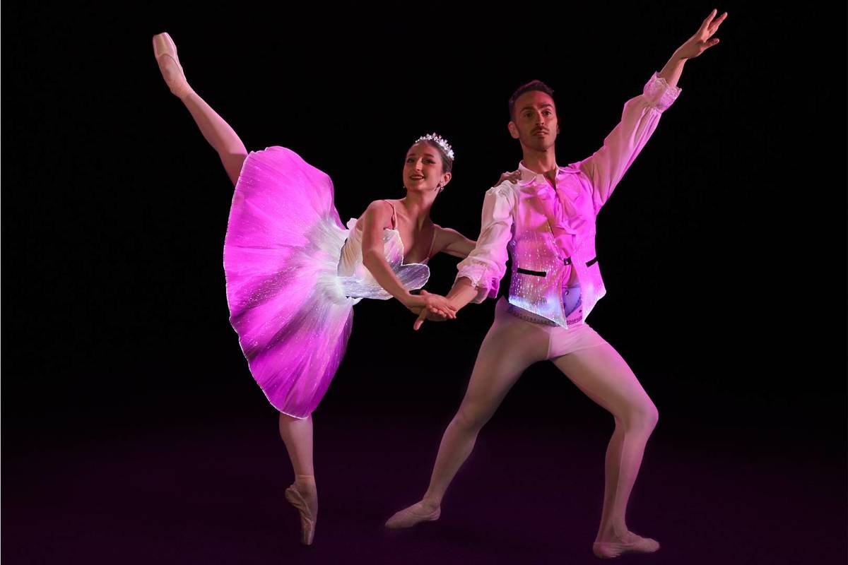 bailarinas com trajes de luces no espetáculo Ballet of Lights