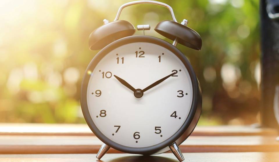El cambio de hora al horario de invierno tiene lugar este fin de semana en Portugal: en la madrugada del 25 de octubre, los relojes se atrasan 60 minutos y la ciudad de Oporto se prepara para el encanto de las noches largas