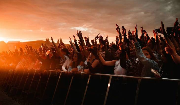 Um dos festivais de música mais antigos da Península Ibérica volta a Vilar de Mouros com Kasabian, Yungblud, The Hives e mais