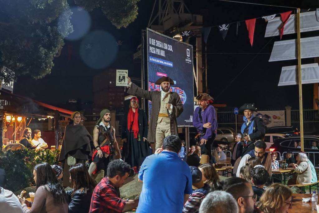 Performances noturnas em Os Piratas, recriação histórica perto do Porto