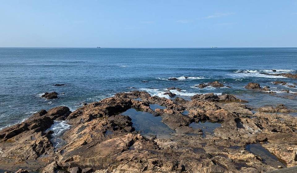 Uma praia do Porto com banhos desaconselhados devido à contaminação microbiológica da água