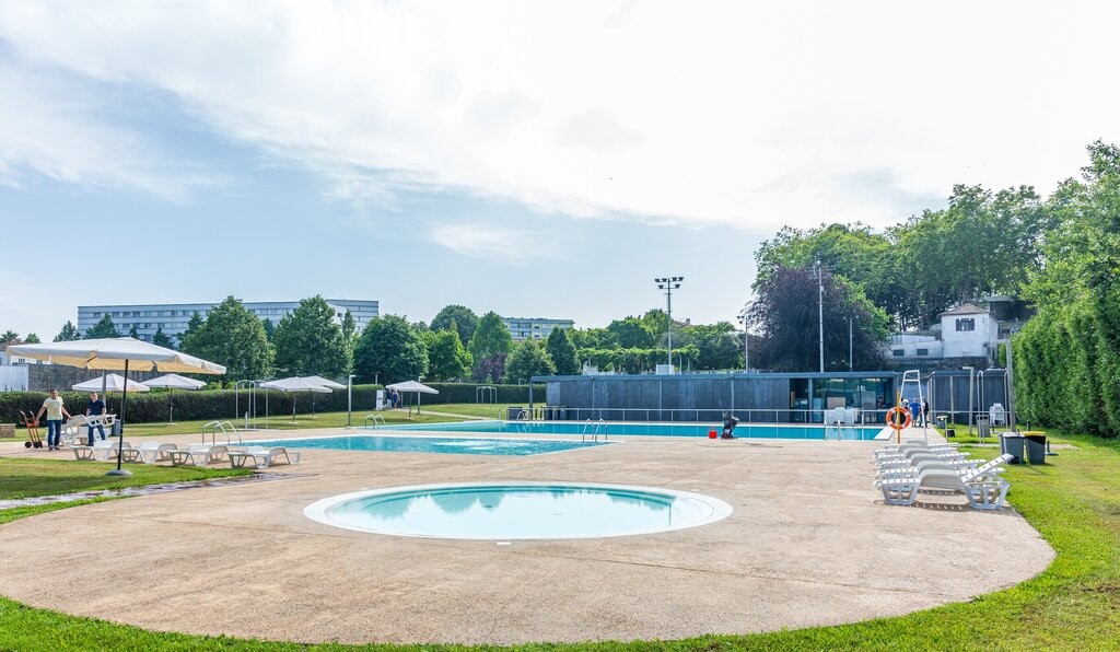 Vista para o complexo municipal onde ficam as piscinas da quinta da gruta (Maia)