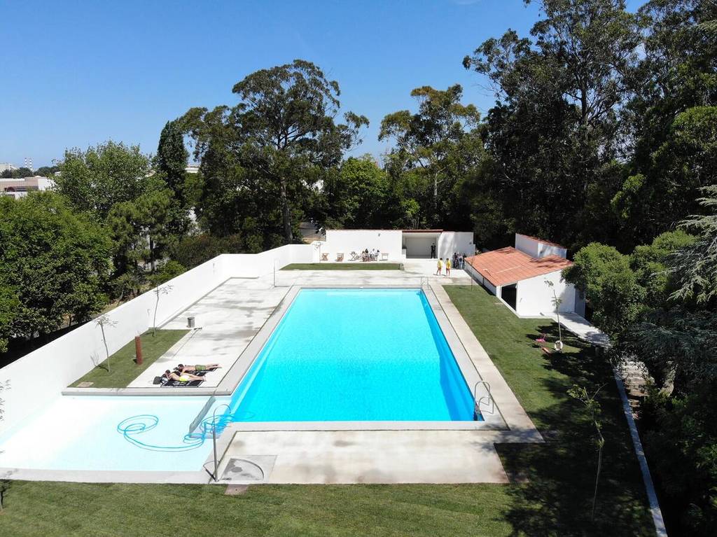 A Piscina da Quinta da Conceição, em Matosinhos, é uma obra do arquiteto Siza Vieira