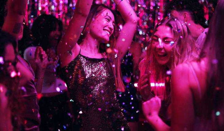 Gostas de dançar? Espreita este guia com clubes e discotecas na cidade do Porto