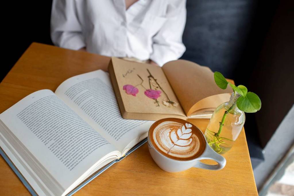 Visitar livrarias é sempre uma boa ideia, especialmente no outono no Porto